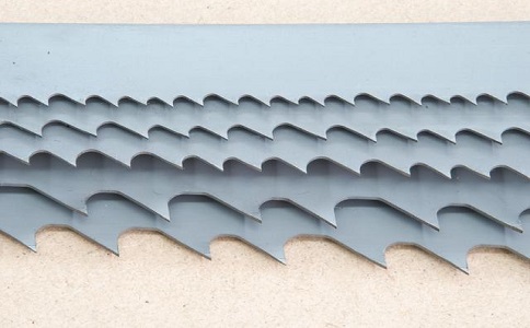 广东带锯床上的钢丝刷，对于带锯条的重要性